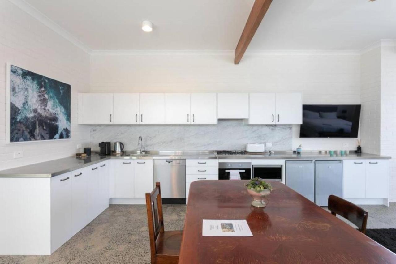 Upscale Cliffside Studio With Ocean Views North Bondi Sydney Exteriör bild